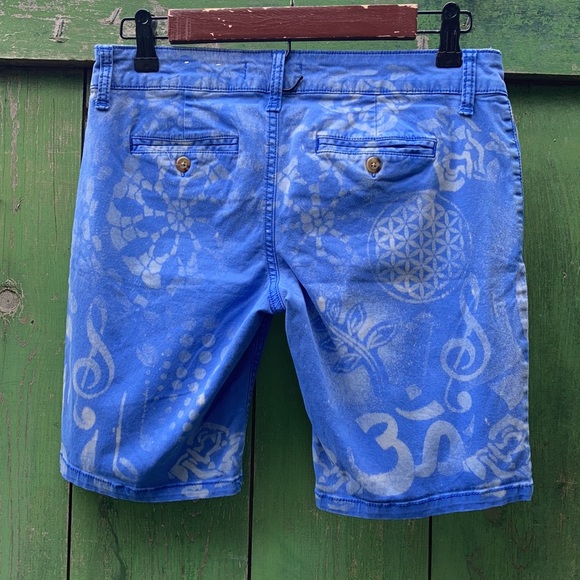 Grateful Dead good vibes Bermuda style shorts - Picture 3 of 10